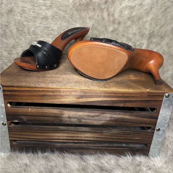 Black Women's Heeled Sandals - Picture 5 of 5